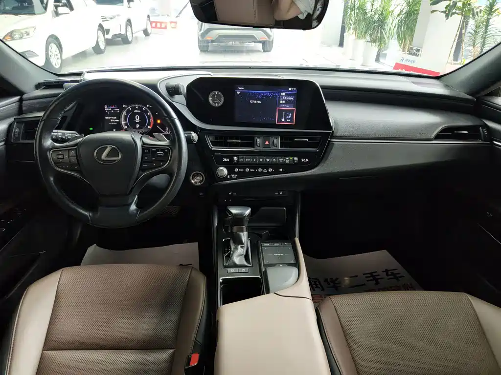 Lexus ES — миниатюра 10