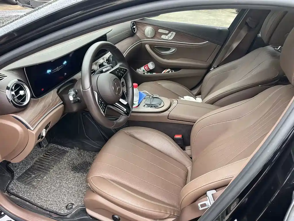 Mercedes-Benz E-Class — миниатюра 7
