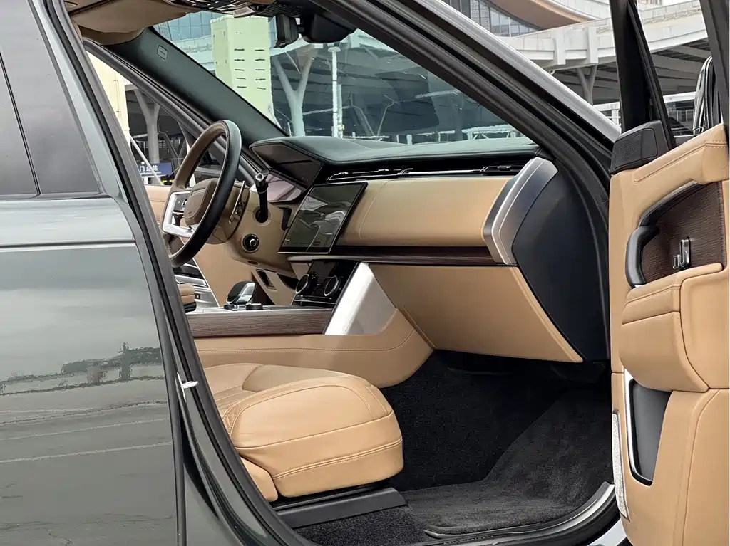 Land Rover Range Rover 2023 3.0 L6 400PS Long Wheelbase