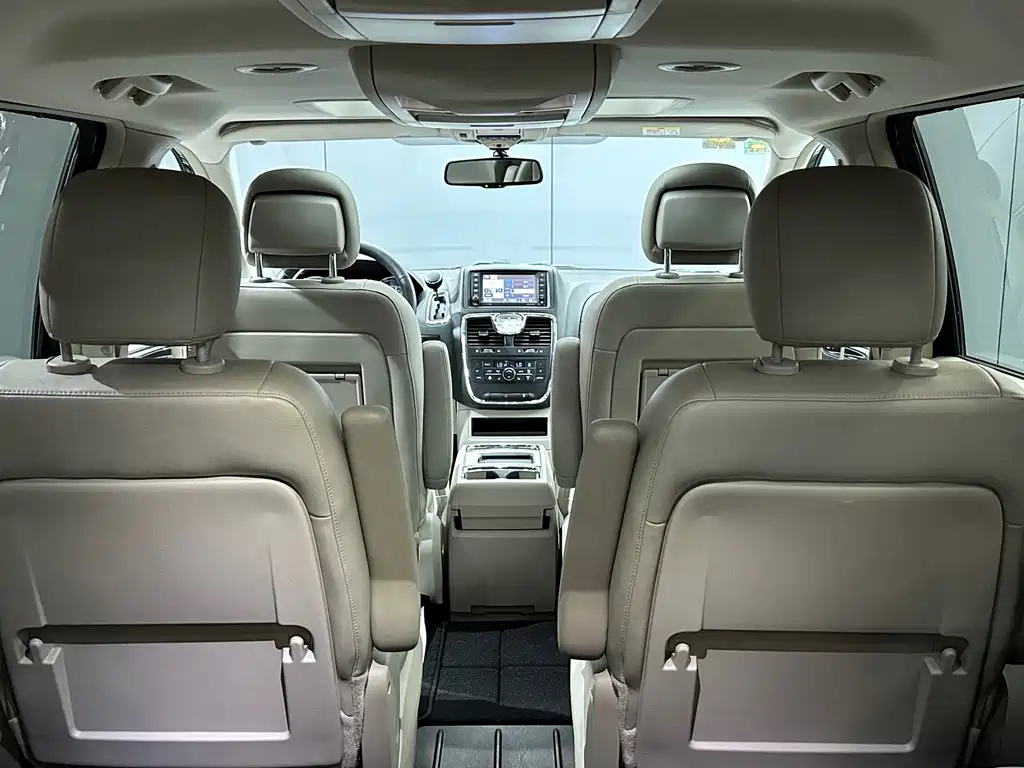 Chrysler Grand Voyager (Import) — миниатюра 30
