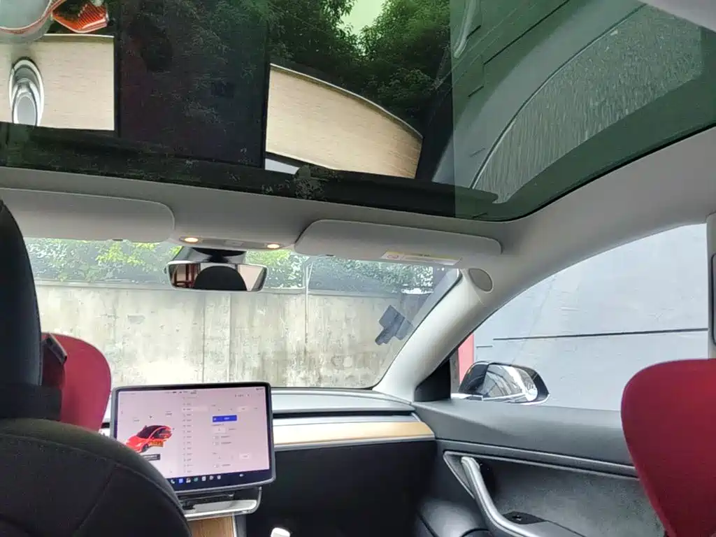 Tesla Model 3 — миниатюра 18