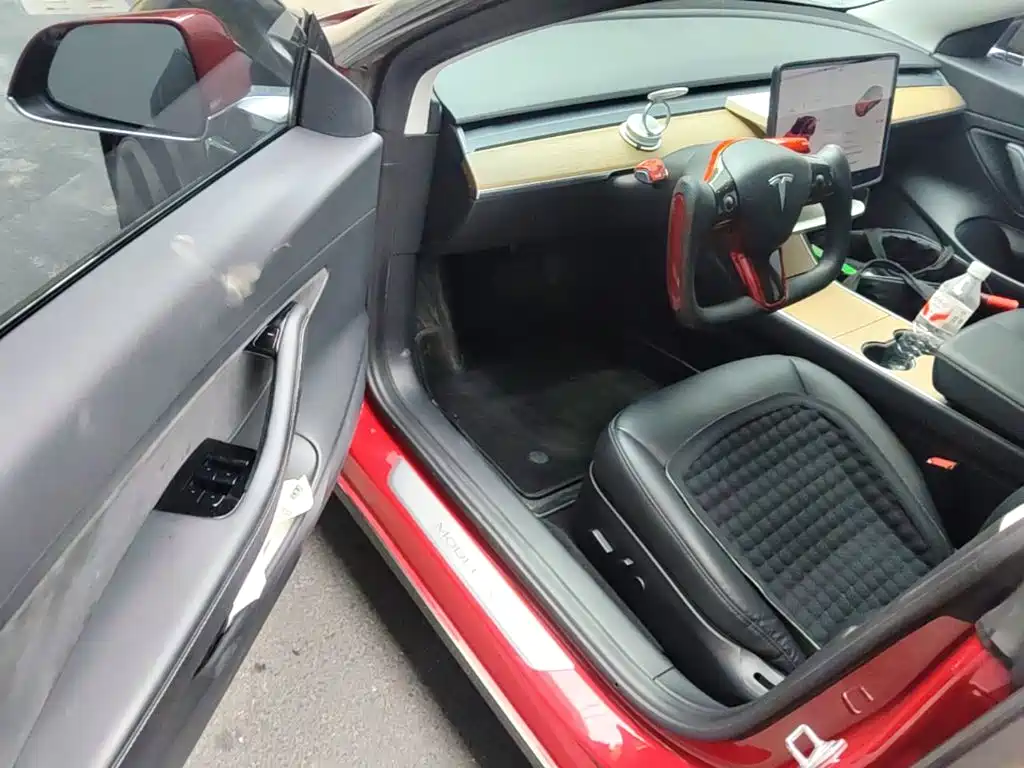 Tesla Model 3 — миниатюра 16