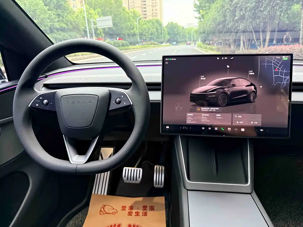 Tesla Model Y — миниатюра 15