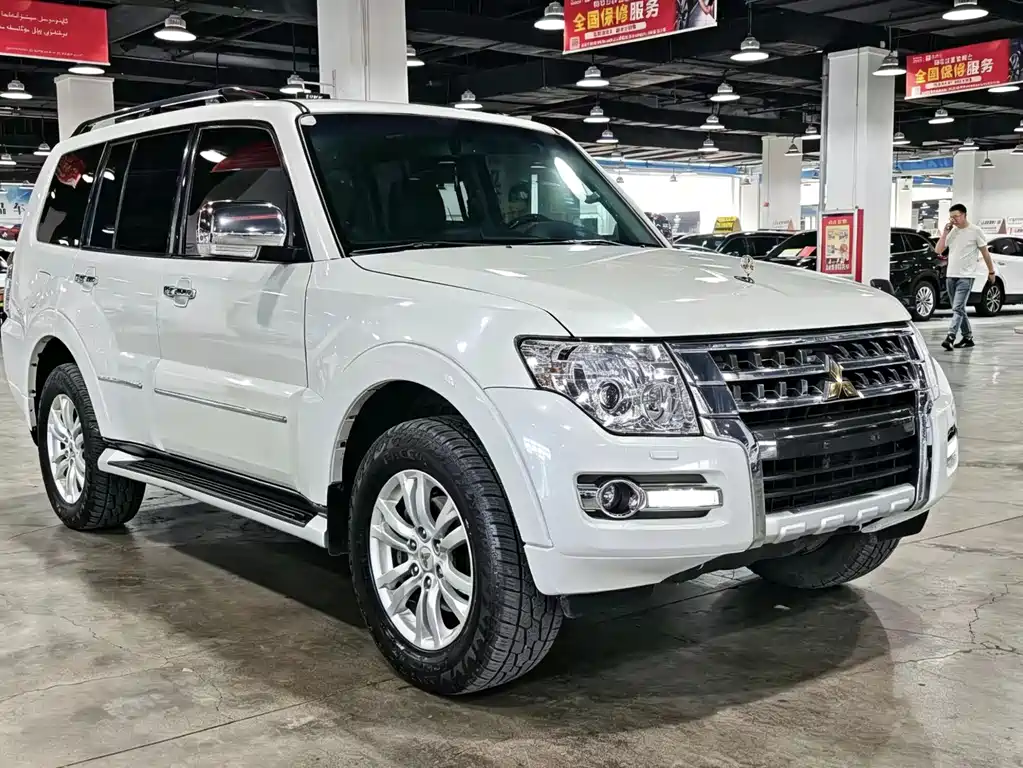 Mitsubishi Pajero (Import) 2020