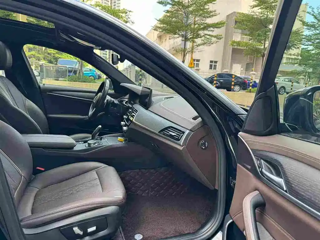 BMW 5 Series — миниатюра 8