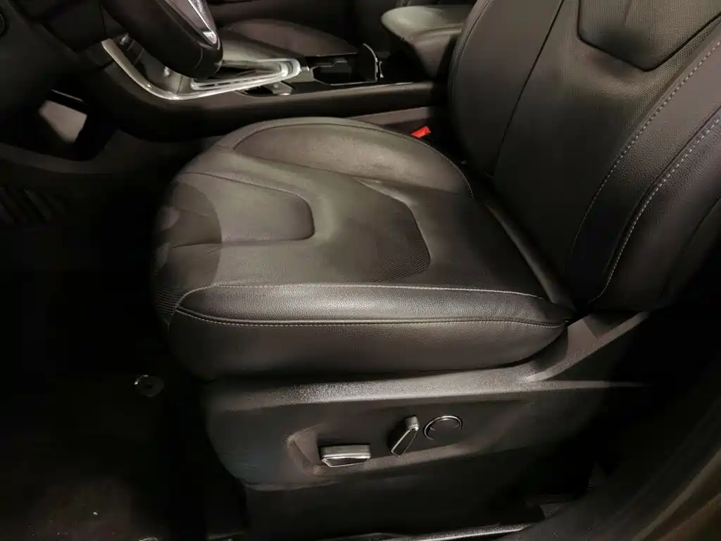 Ford Edge — миниатюра 20