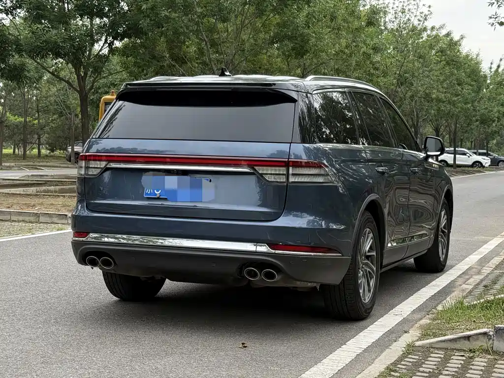Lincoln Aviator — миниатюра 4