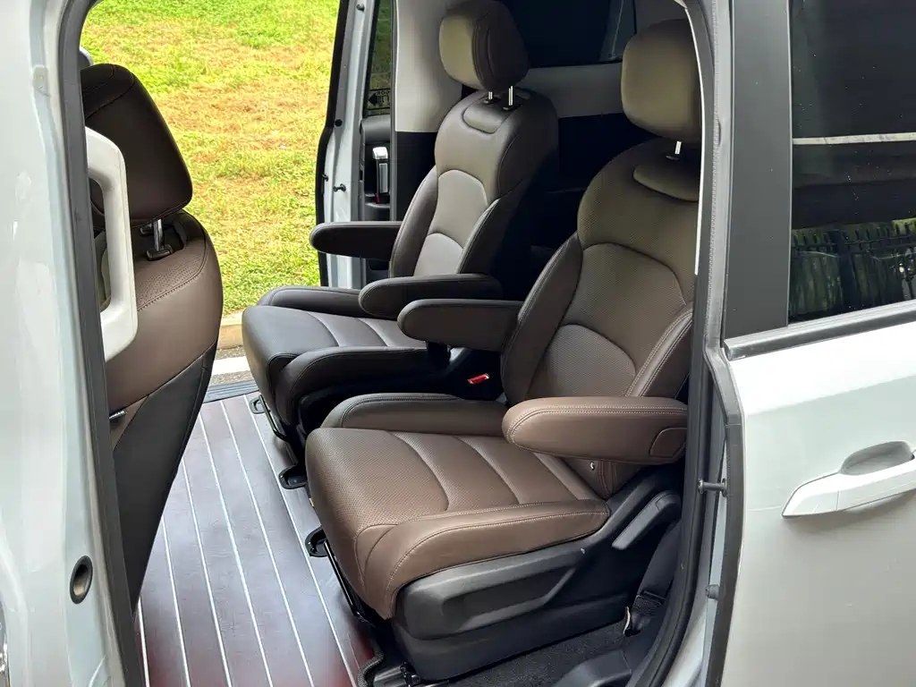 Wuling Xingguang 730 New Energy — миниатюра 8