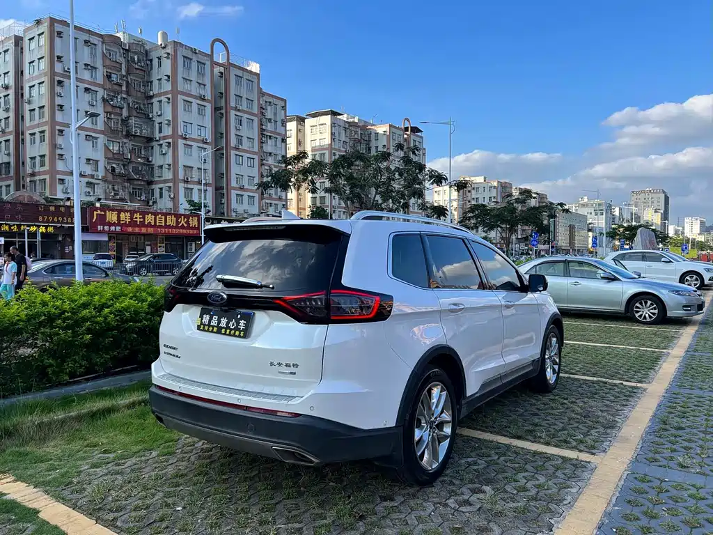 Ford Edge — миниатюра 6