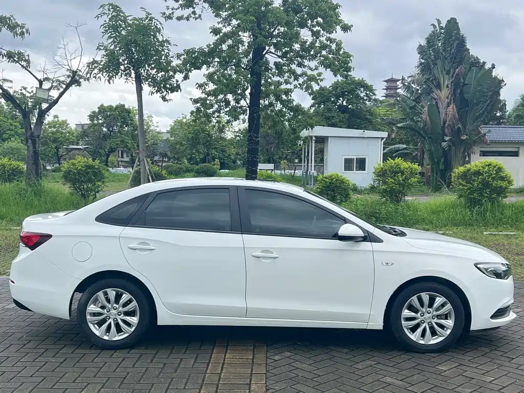 Buick Excelle — миниатюра 4