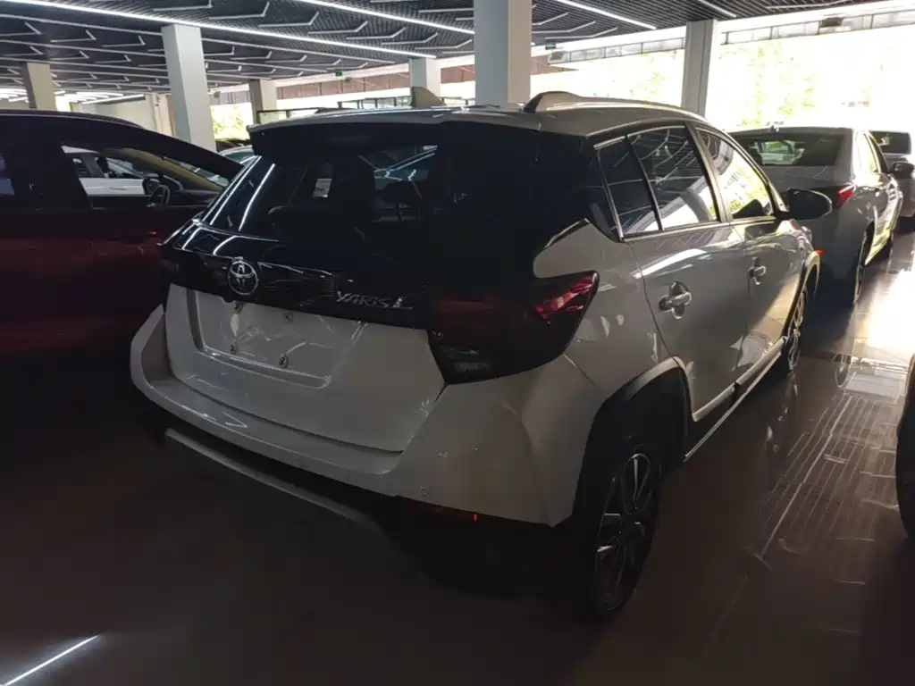 Toyota Yaris L — миниатюра 7
