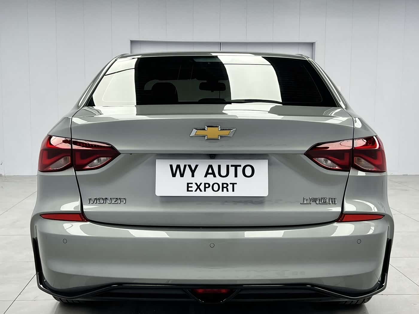 Chevrolet Monza 1.5 л 2023 г. Серебристо-серый, пробег 8000 км