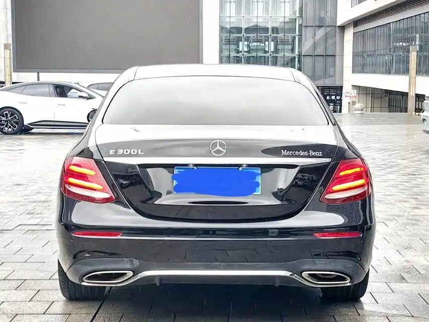 Mercedes-Benz E-Class — миниатюра 7