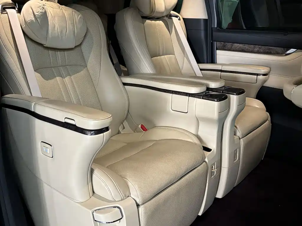 Toyota Vellfire — миниатюра 5