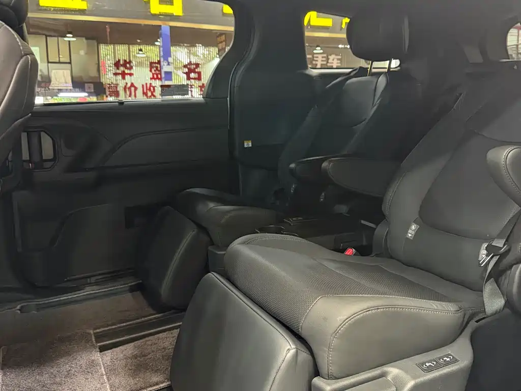 Toyota Sienna 2024 2.5L Luxury
