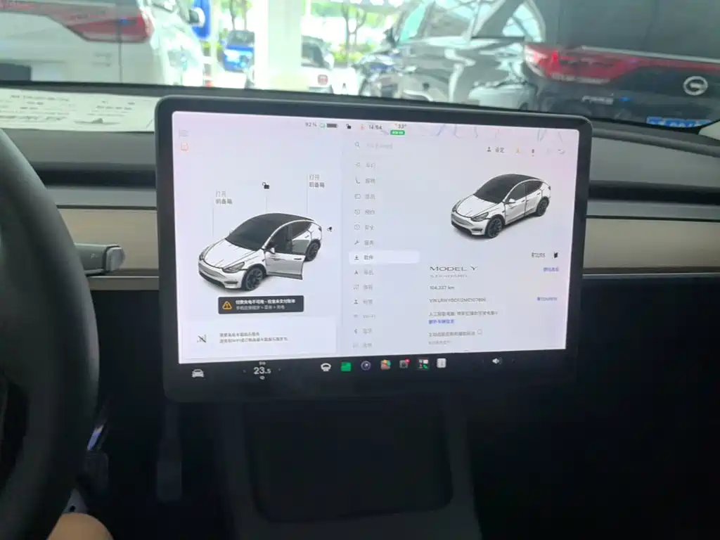Tesla Model Y — миниатюра 13
