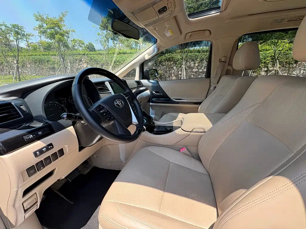 Toyota Alphard — миниатюра 4