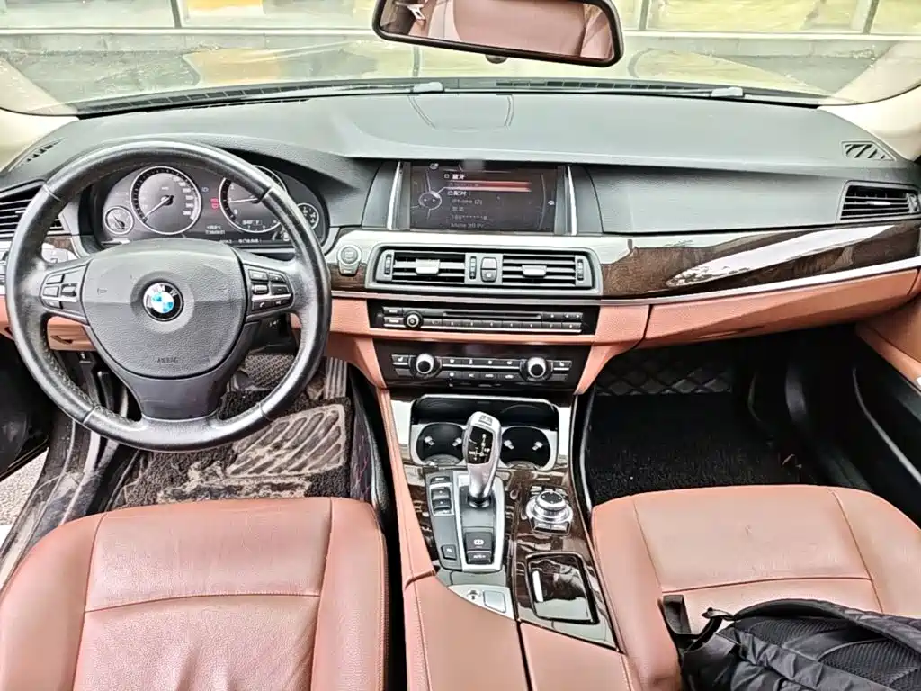 BMW 5 Series — миниатюра 10