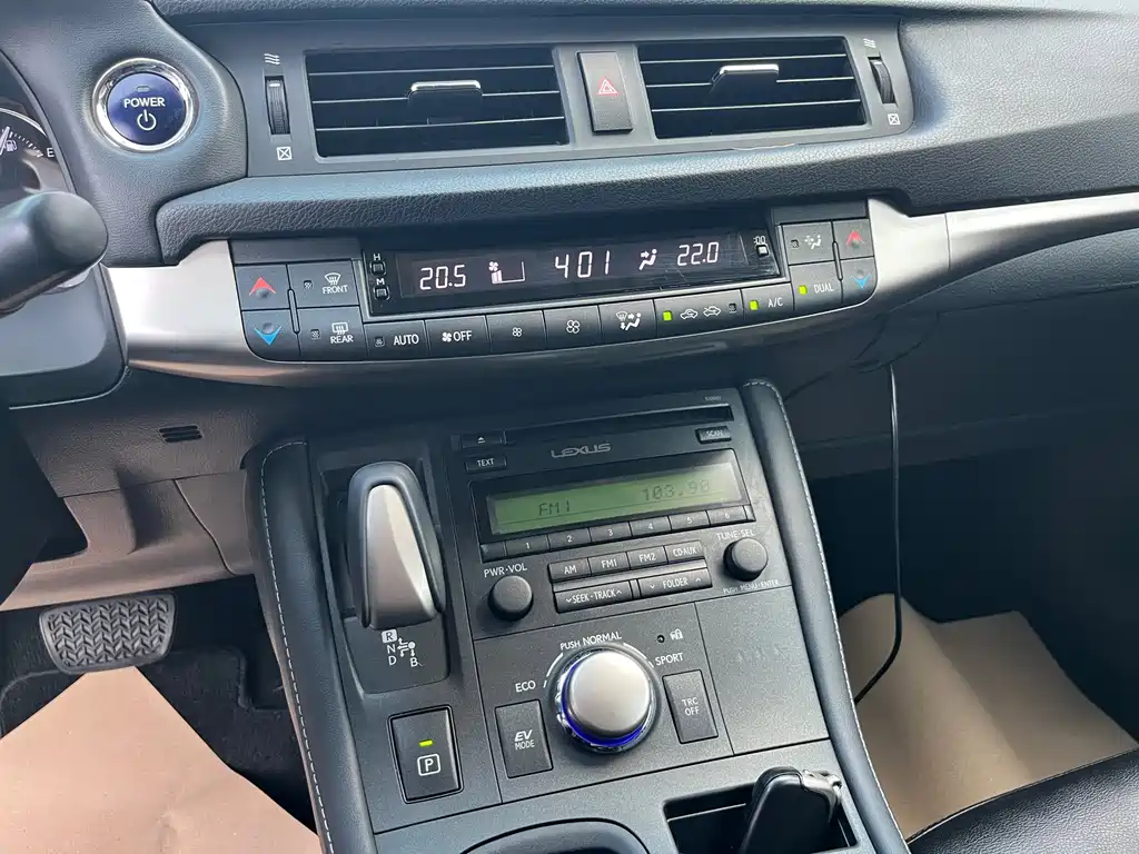 Lexus CT — миниатюра 11