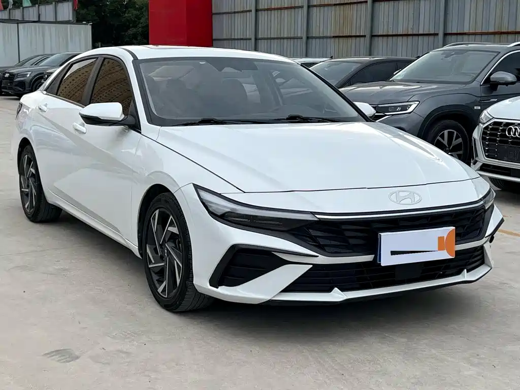 Hyundai Elantra 2023 1.5L CVT LUX Luxury