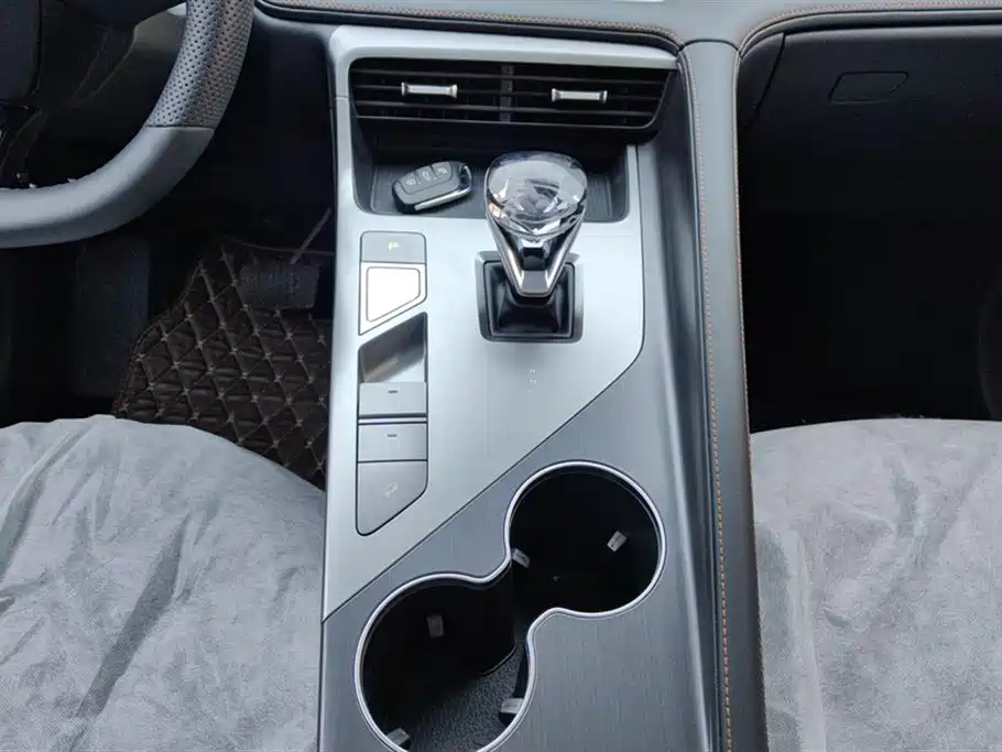 ROEWE RX5 NEW ENERGY