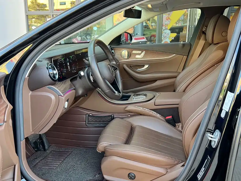 Mercedes-Benz E-Class — миниатюра 7