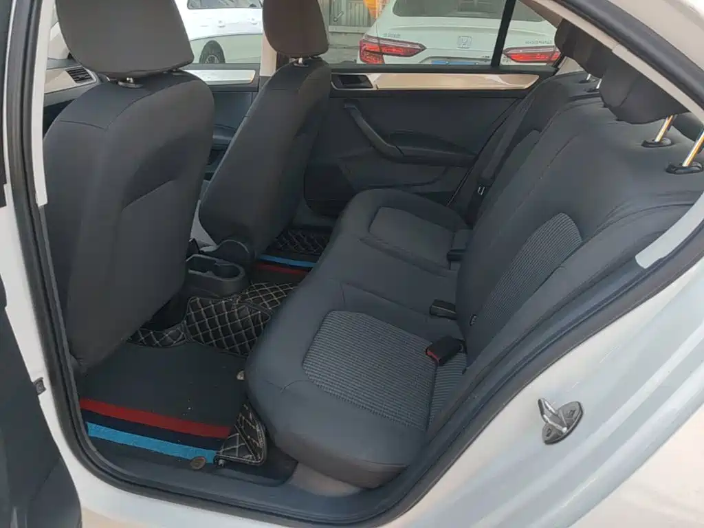 Volkswagen Santana — миниатюра 17