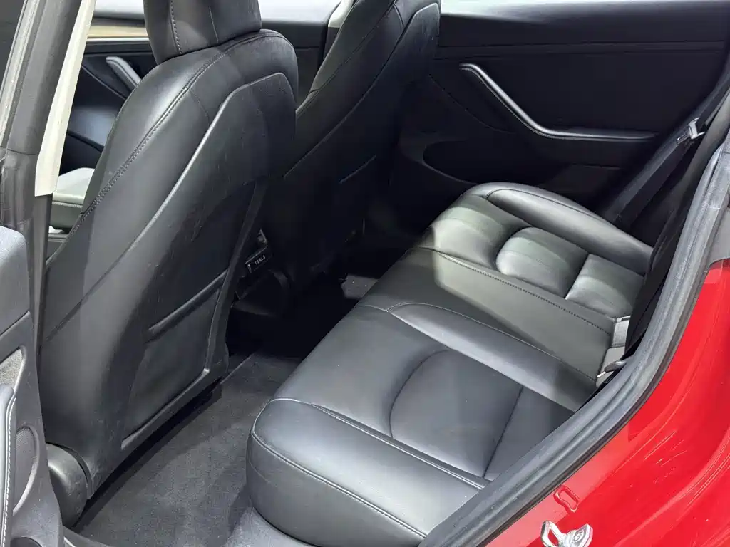 Tesla Model 3 — миниатюра 18
