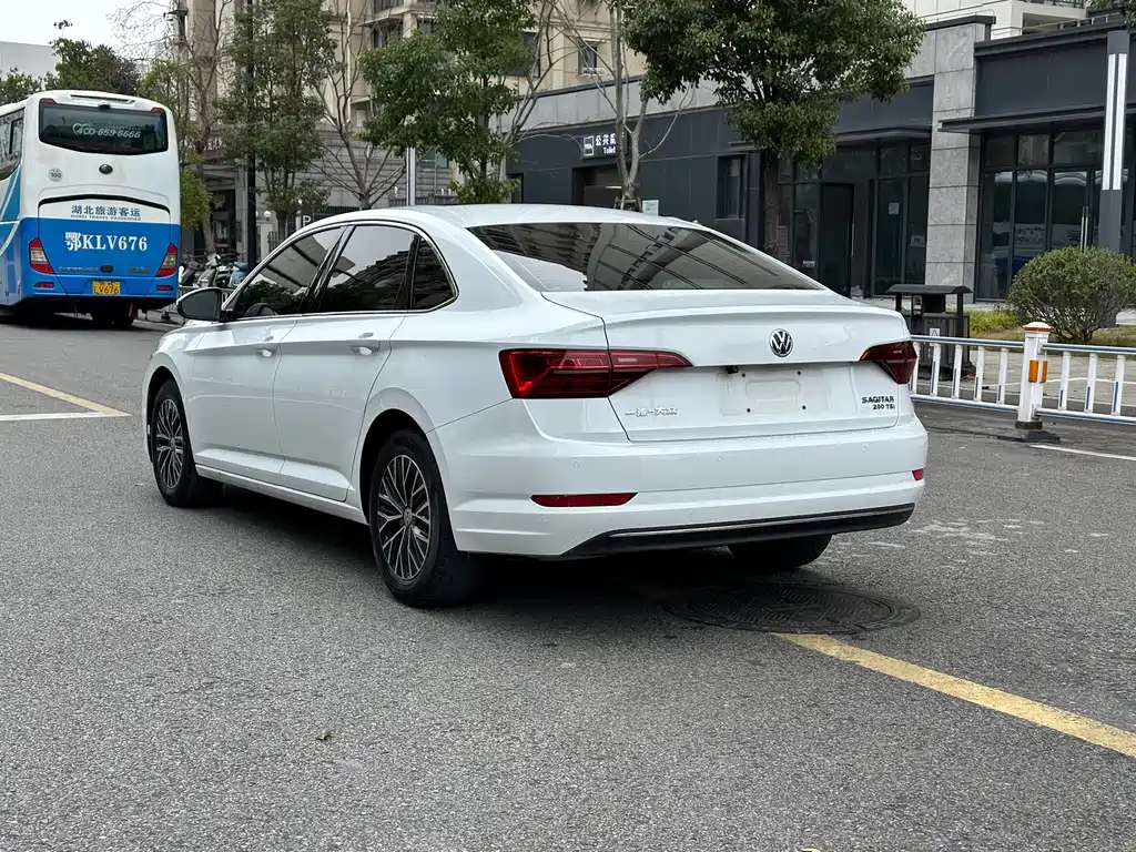 Volkswagen Sagitar - фото 5