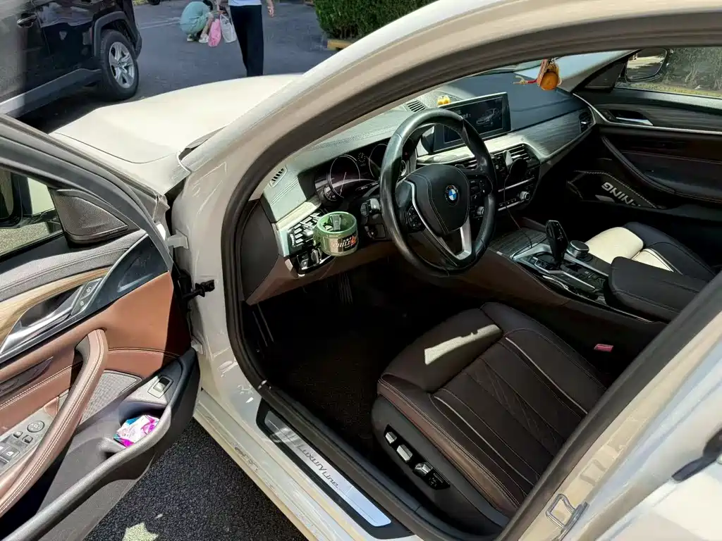 BMW 5 Series — миниатюра 7