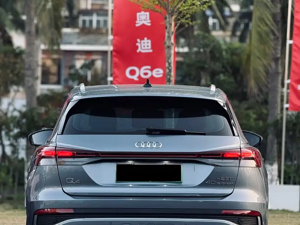 AUDI Q4 E TRON