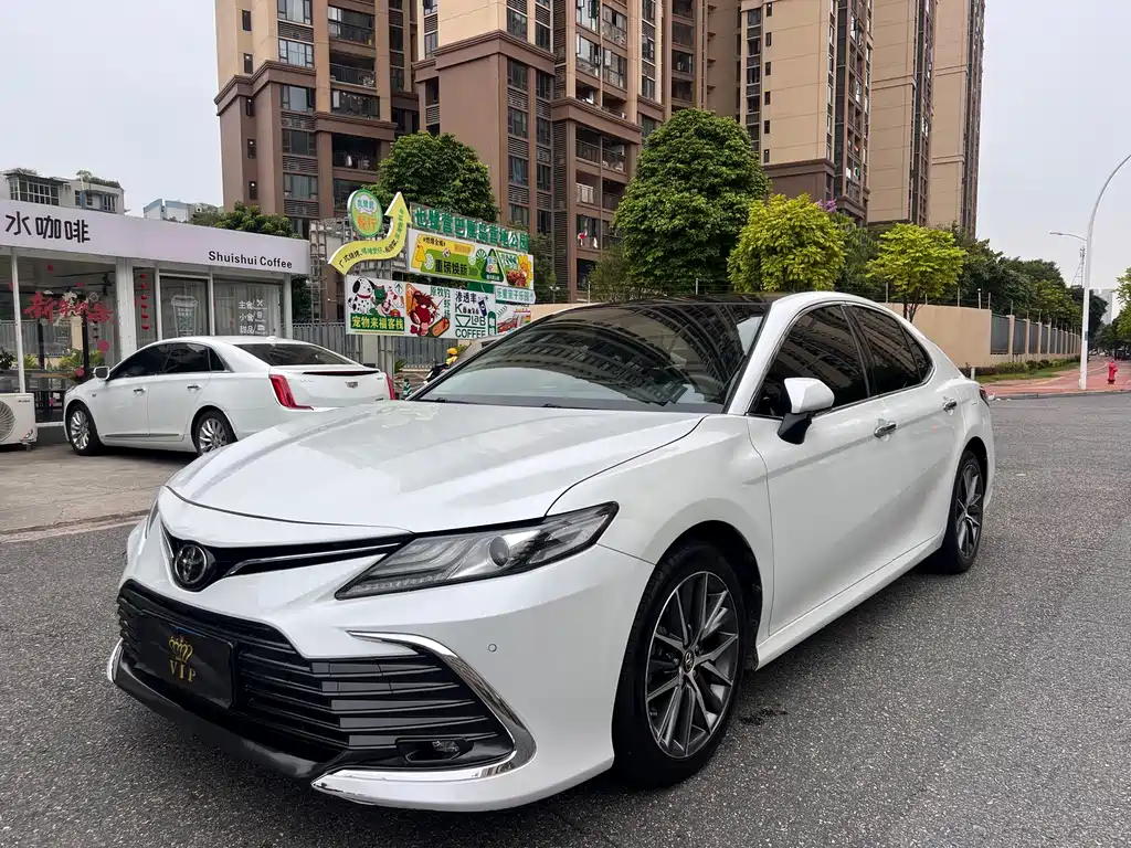 Toyota Camry — миниатюра 3