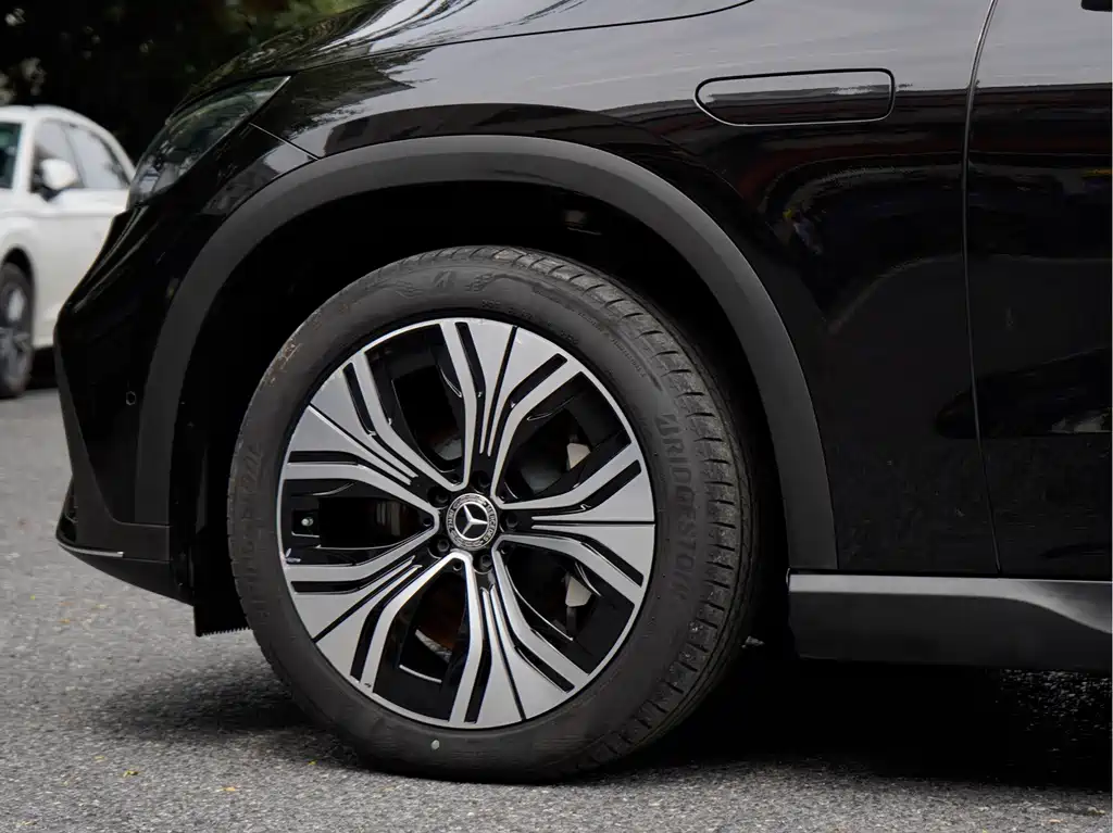 Mercedes-Benz EQE SUV — миниатюра 8