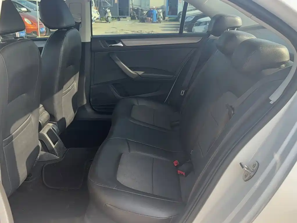 Volkswagen Santana — миниатюра 13