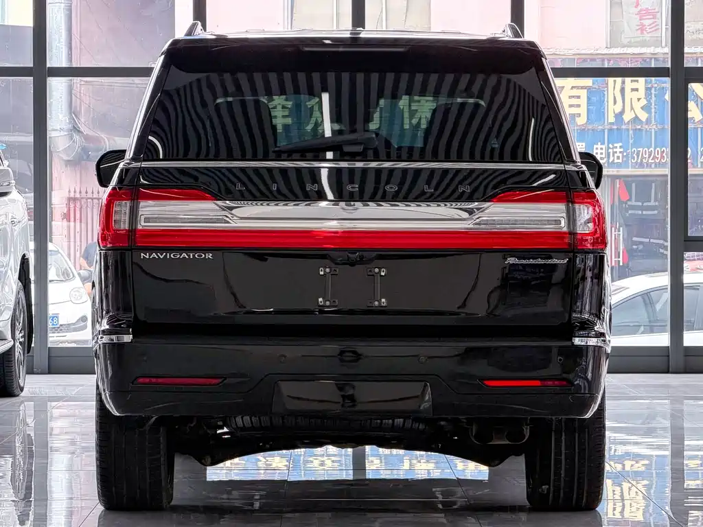 Lincoln Navigator — миниатюра 3