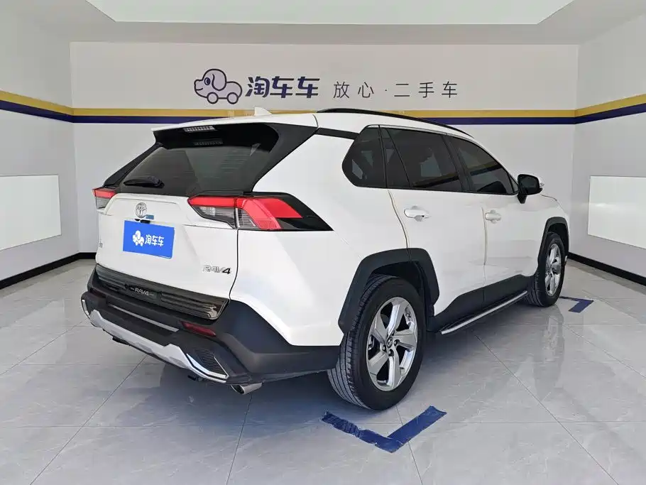Toyota RAV4 — миниатюра 3