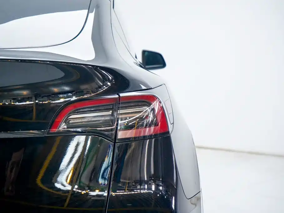 Tesla Model Y — миниатюра 14
