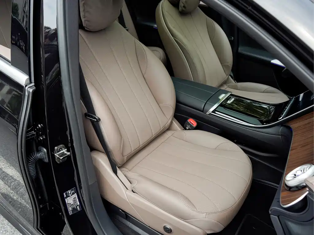 Mercedes-Benz EQE SUV — миниатюра 16