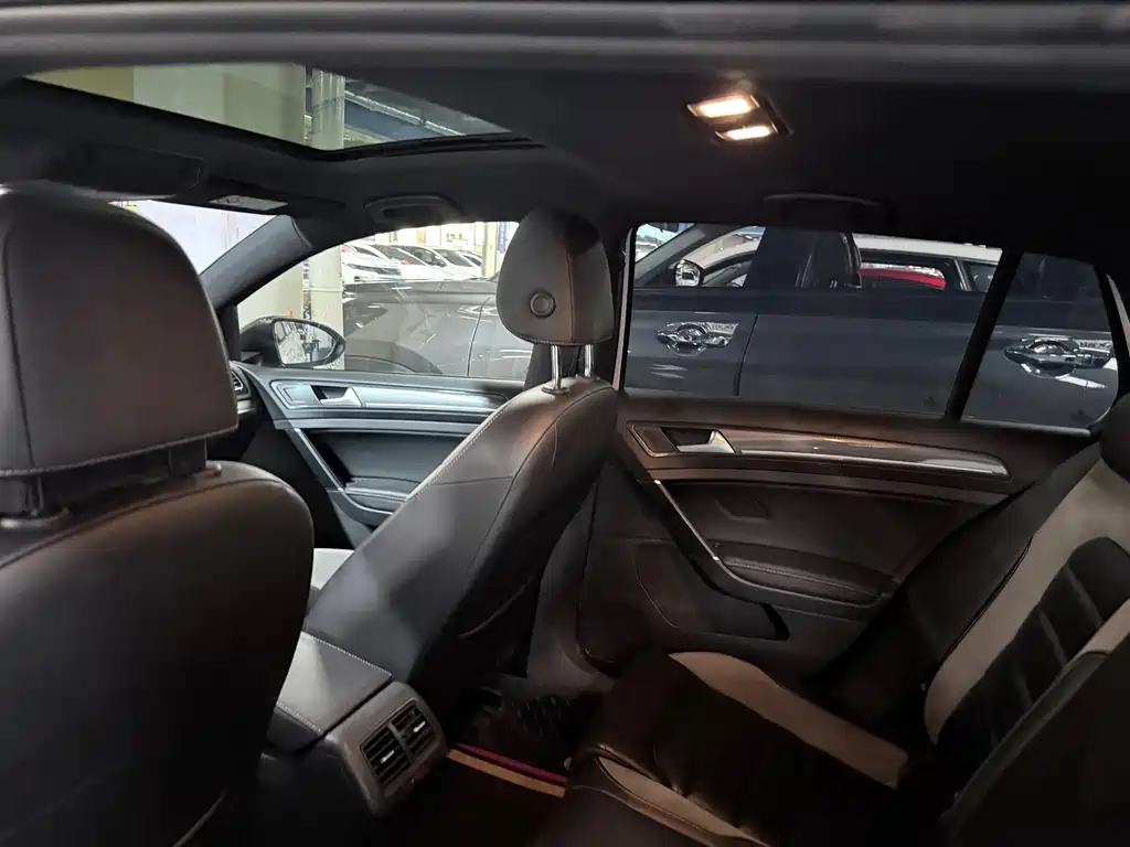 Volkswagen Golf — миниатюра 11