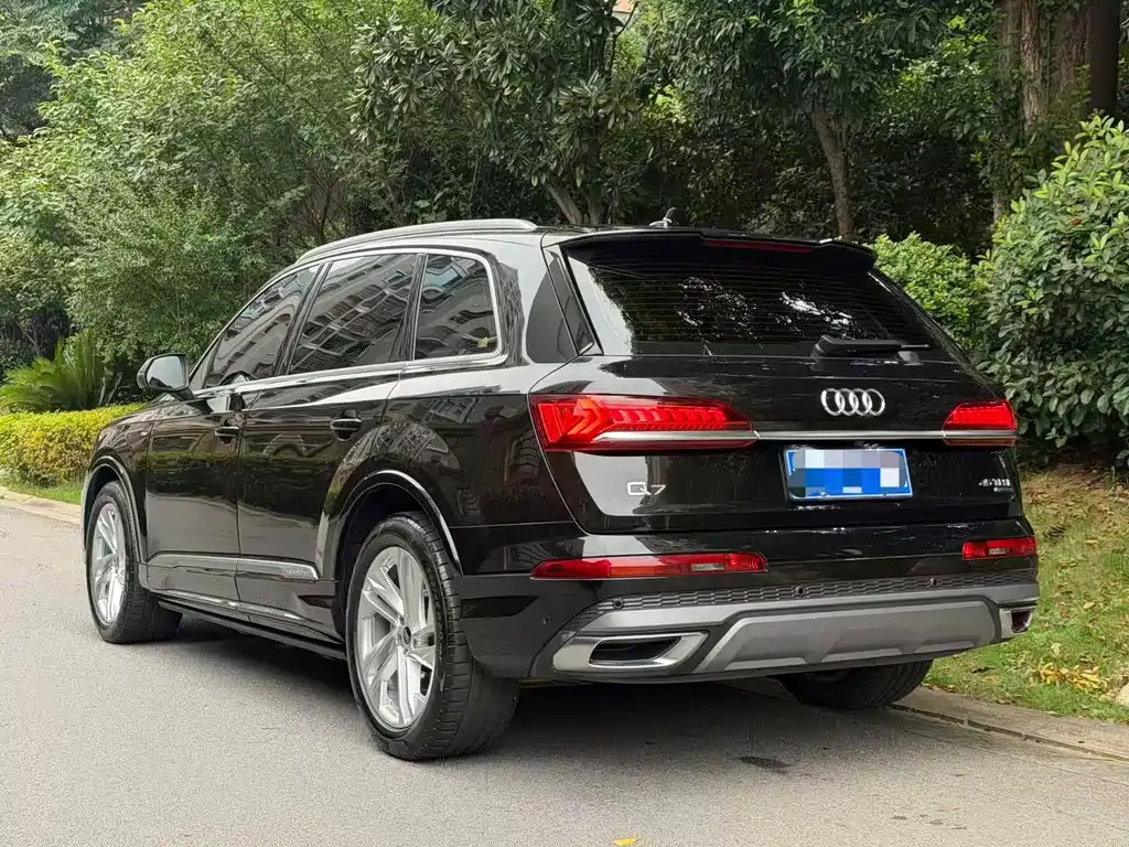 Audi Q7 2023 45 TFSI quattro S line Sport