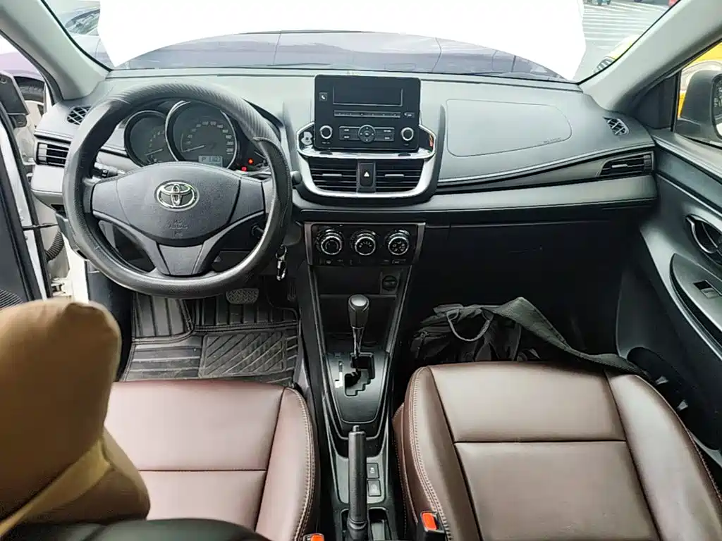 Toyota Yaris L — миниатюра 10
