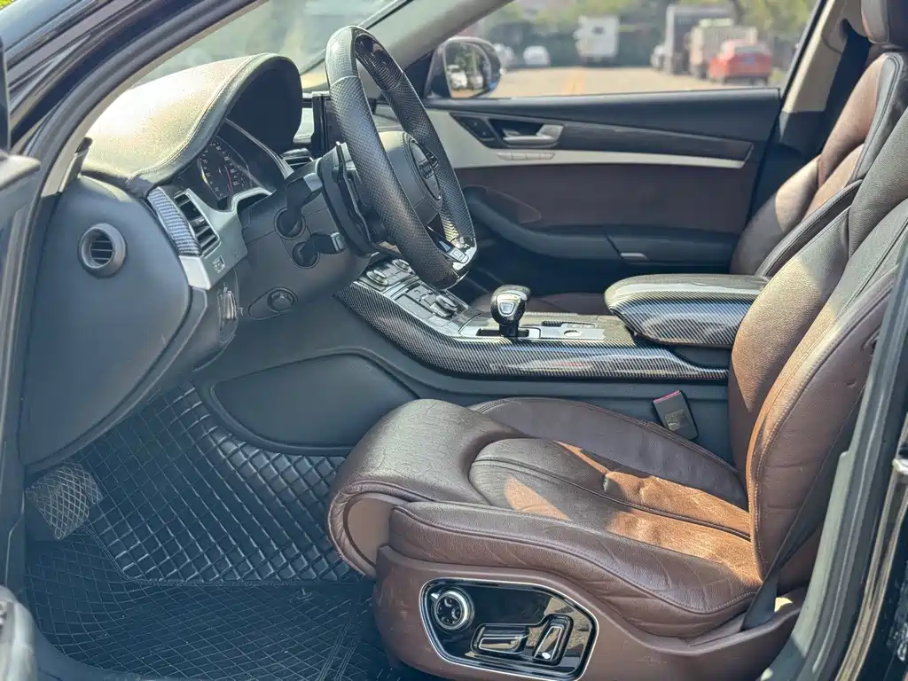 Audi A8 — миниатюра 5