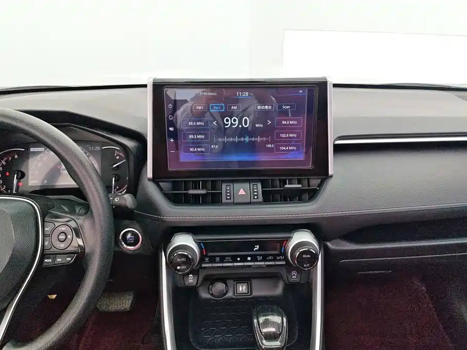 Toyota RAV4 — миниатюра 13