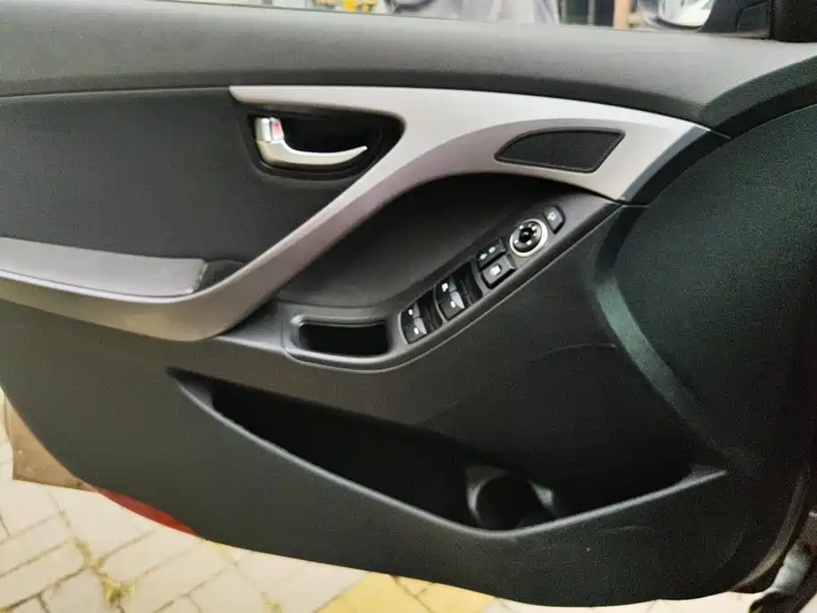 Hyundai Elantra Langdong — миниатюра 7