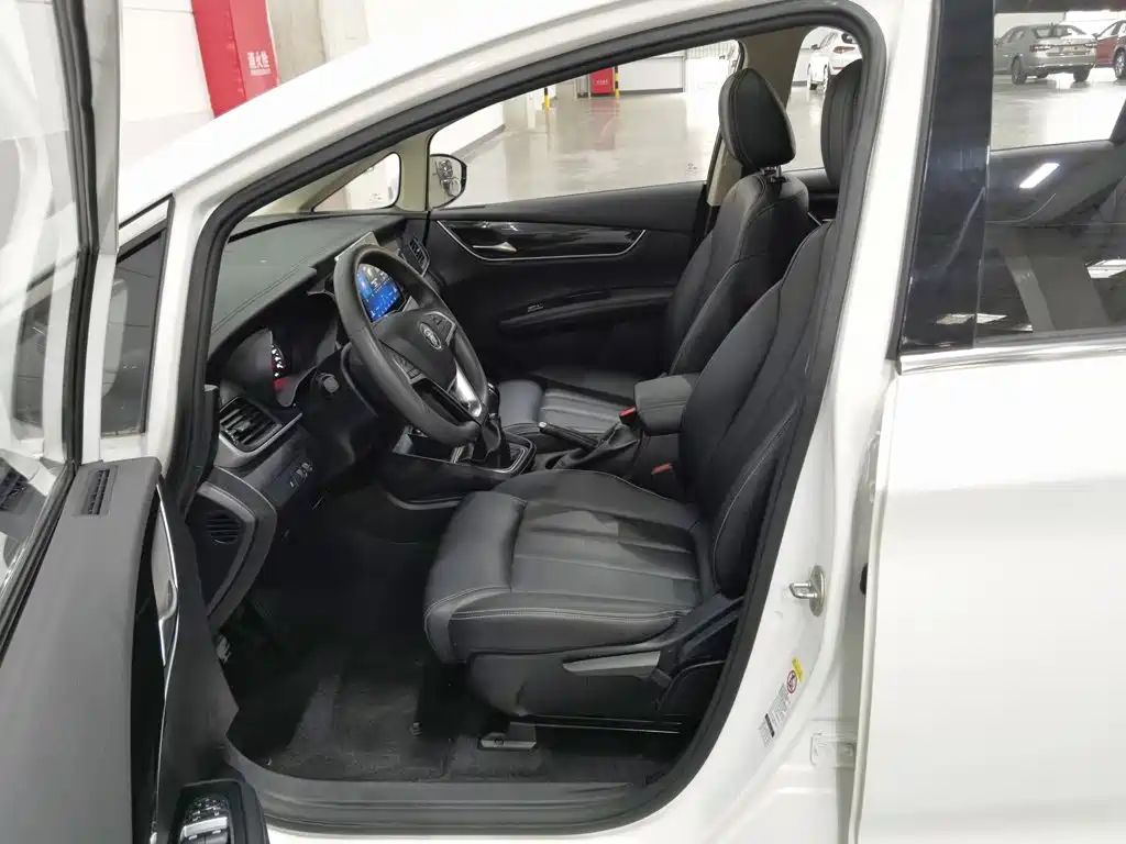 BYD MAX — миниатюра 10