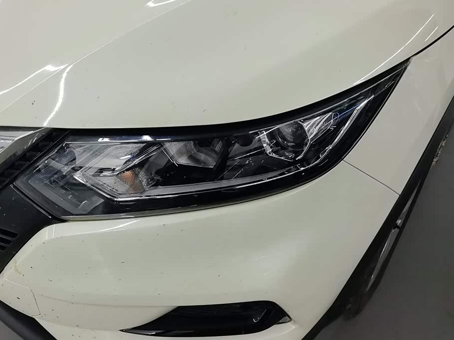 Nissan Qashqai 2.0 л 2024 г. Белый, пробег 16900 км