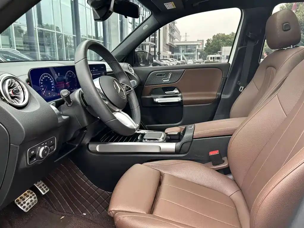 Mercedes-Benz GLB — миниатюра 10