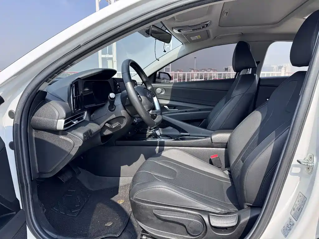 Hyundai Elantra — миниатюра 4