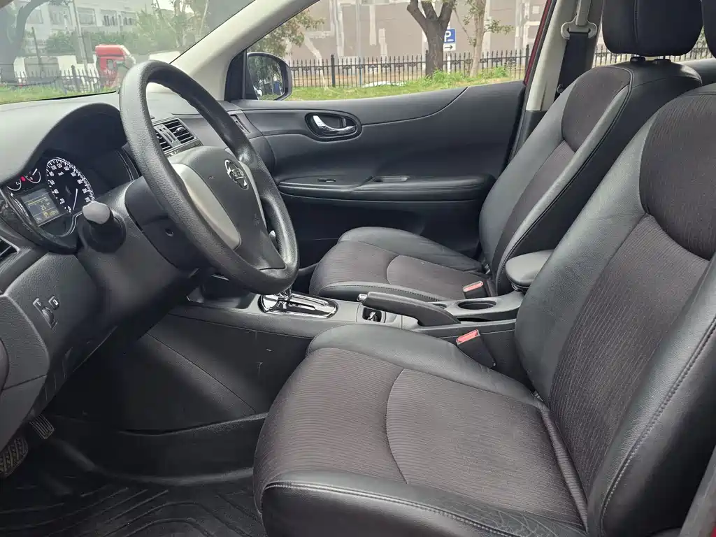 Nissan Tiida — миниатюра 9