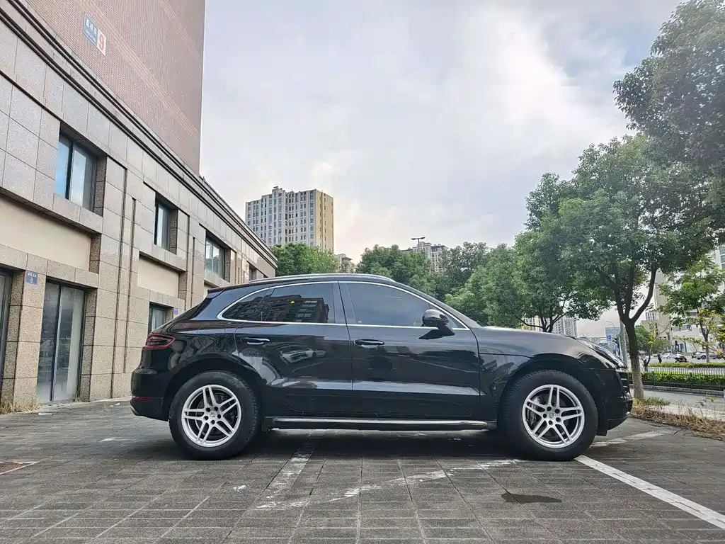 Porsche Macan — миниатюра 5